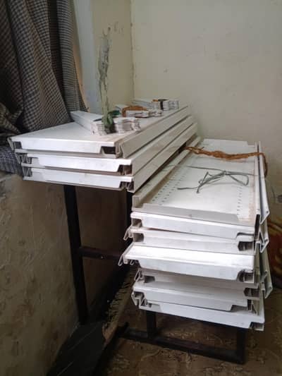 3 shalves with 18 plats /18 Gage/