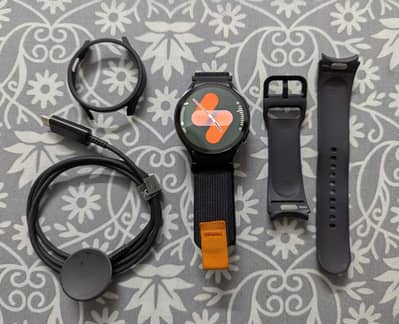 Samsung Galaxy watch 6 44mm, original charger and strap