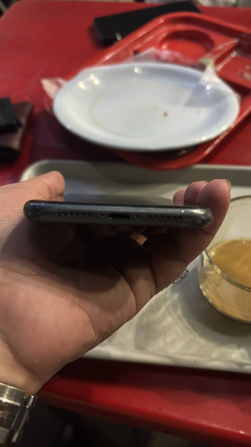 Apple iPhone 11 3