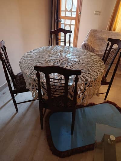Dining table and 4chairs 20k