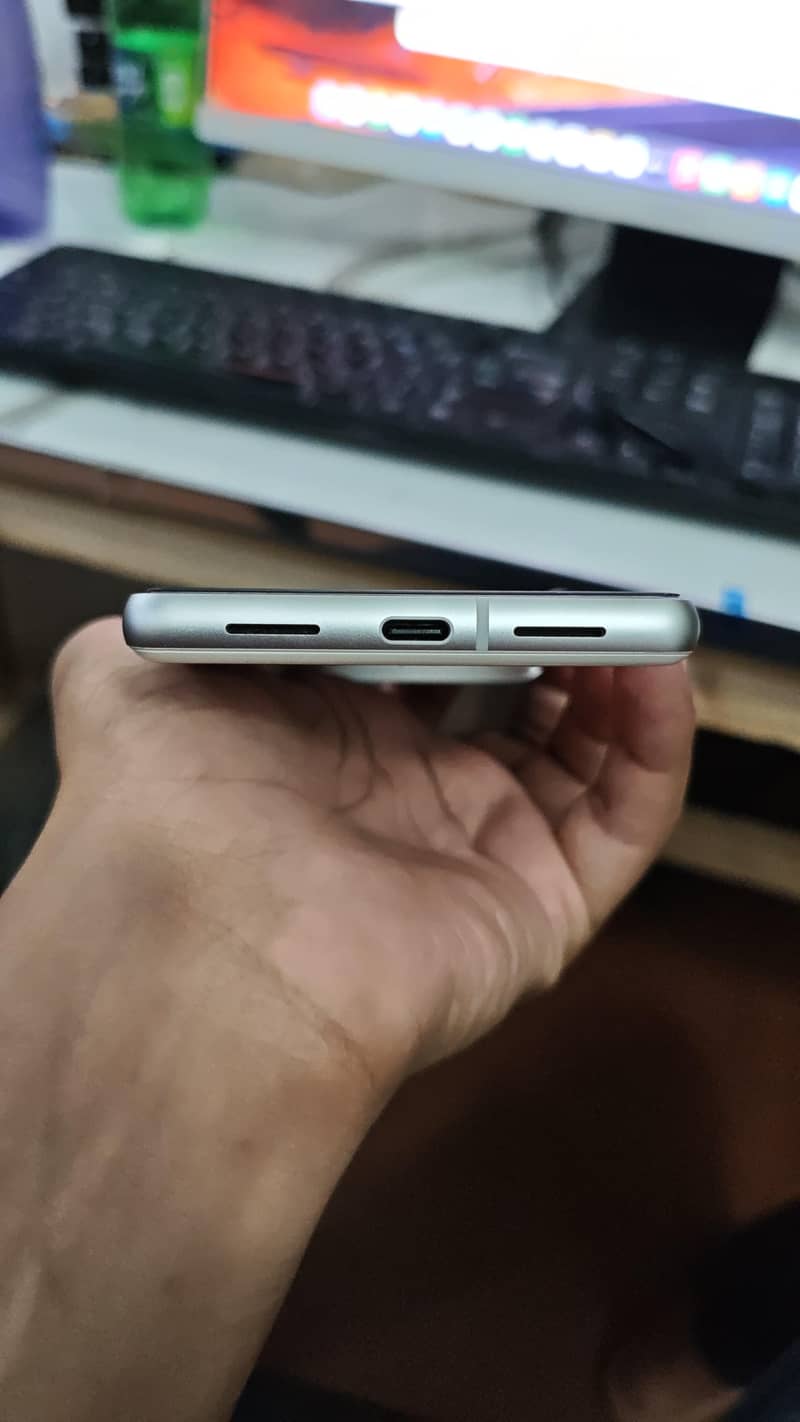 Google Pixel 7 4