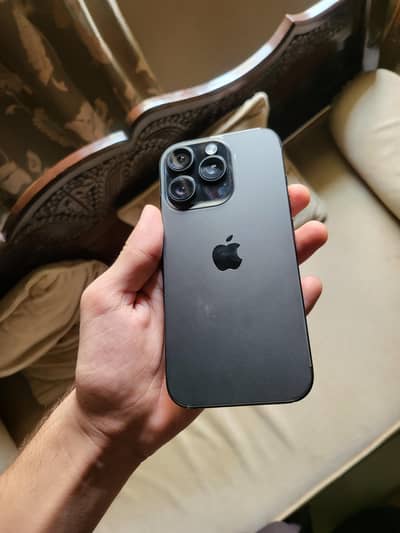 Apple iPhone 16 Pro jv