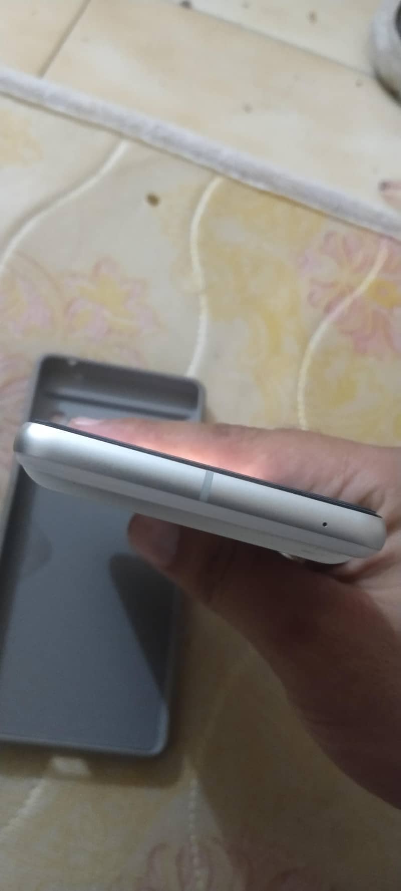 Google Pixel 7 4