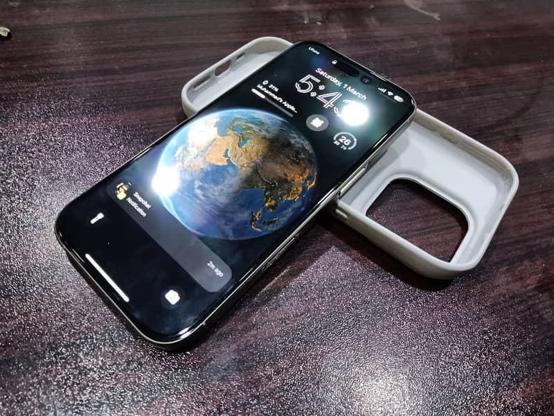 Apple iPhone 16 Pro 0