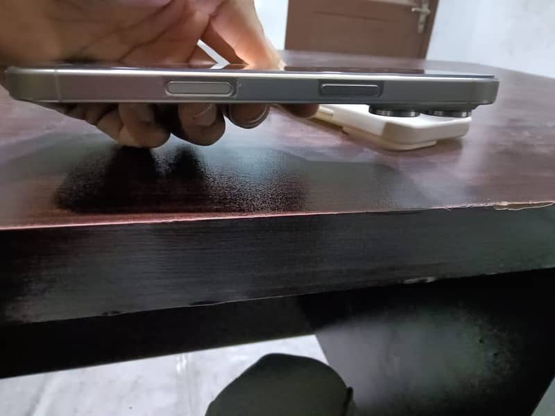 Apple iPhone 16 Pro 2