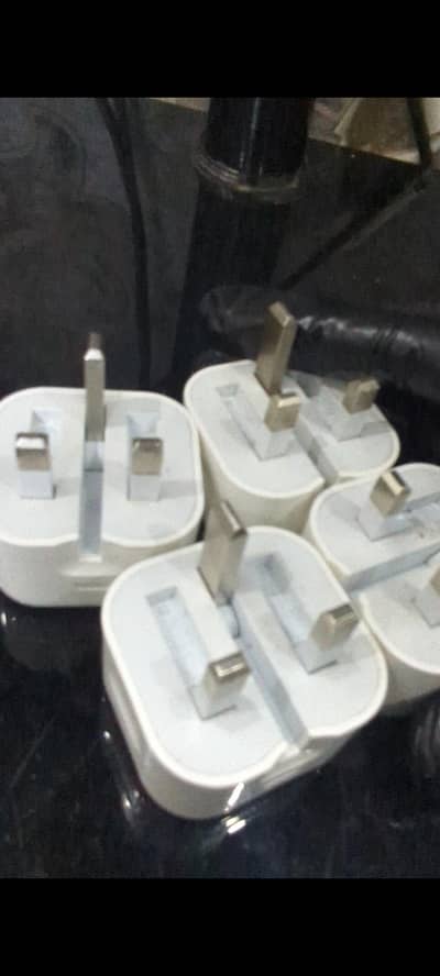 APPLE PHONE GENIUN CHARGERS AVAILABLE