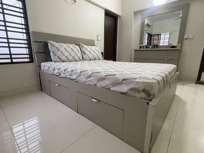 Bed set with side table and dressing table