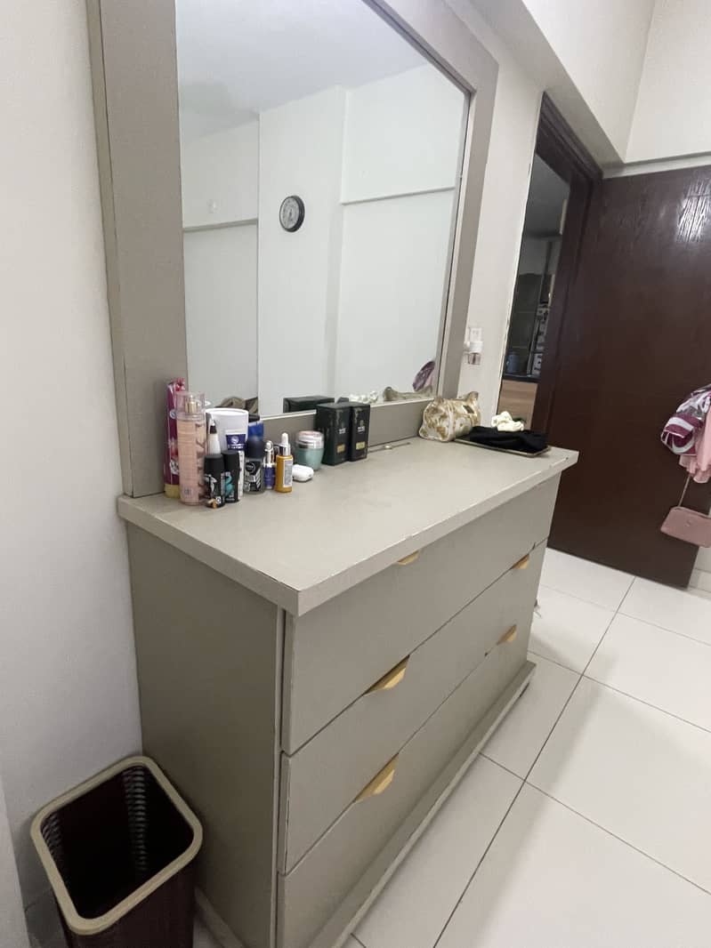 Bed set with side table and dressing table 1