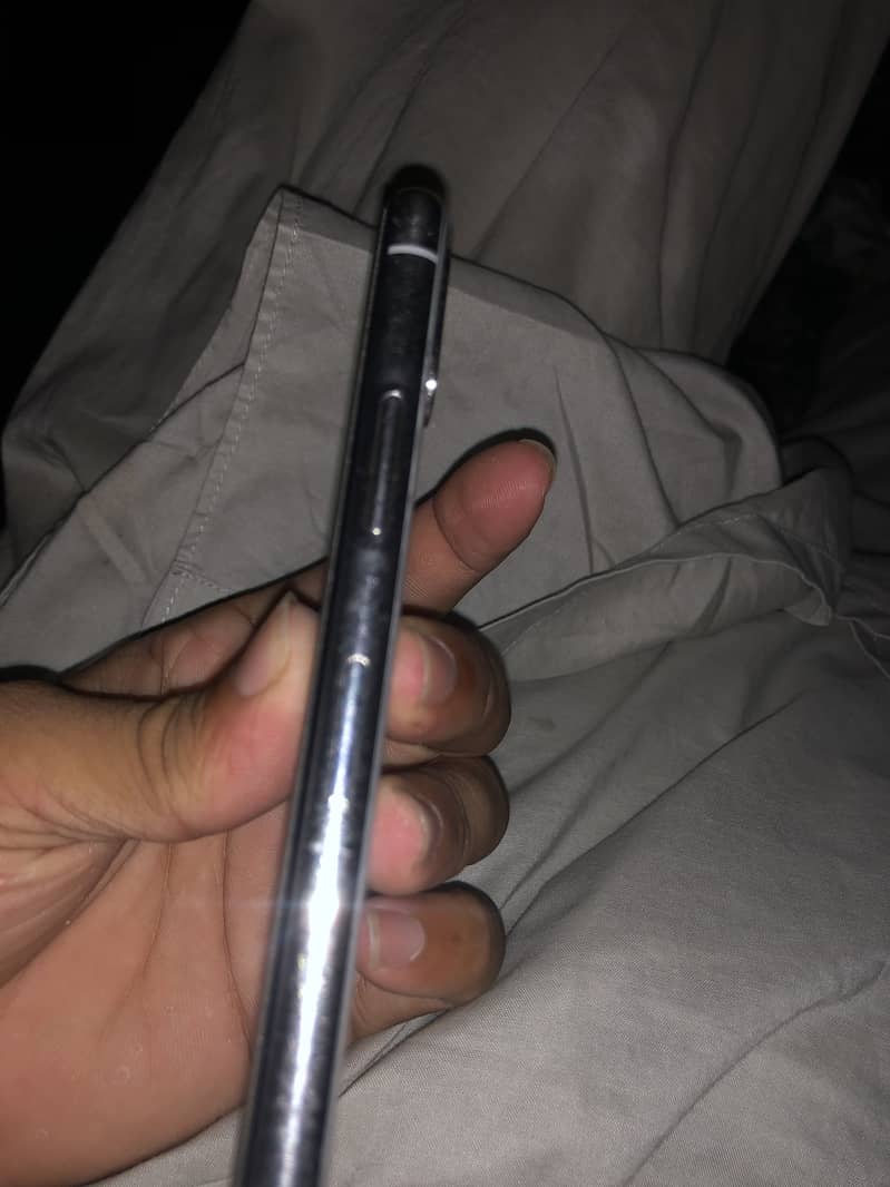 Apple iPhone X 3