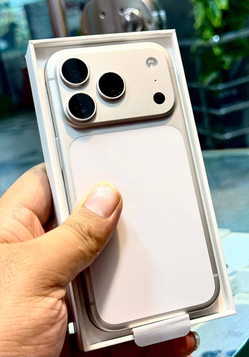 Apple iPhone 17 Pro Max 0