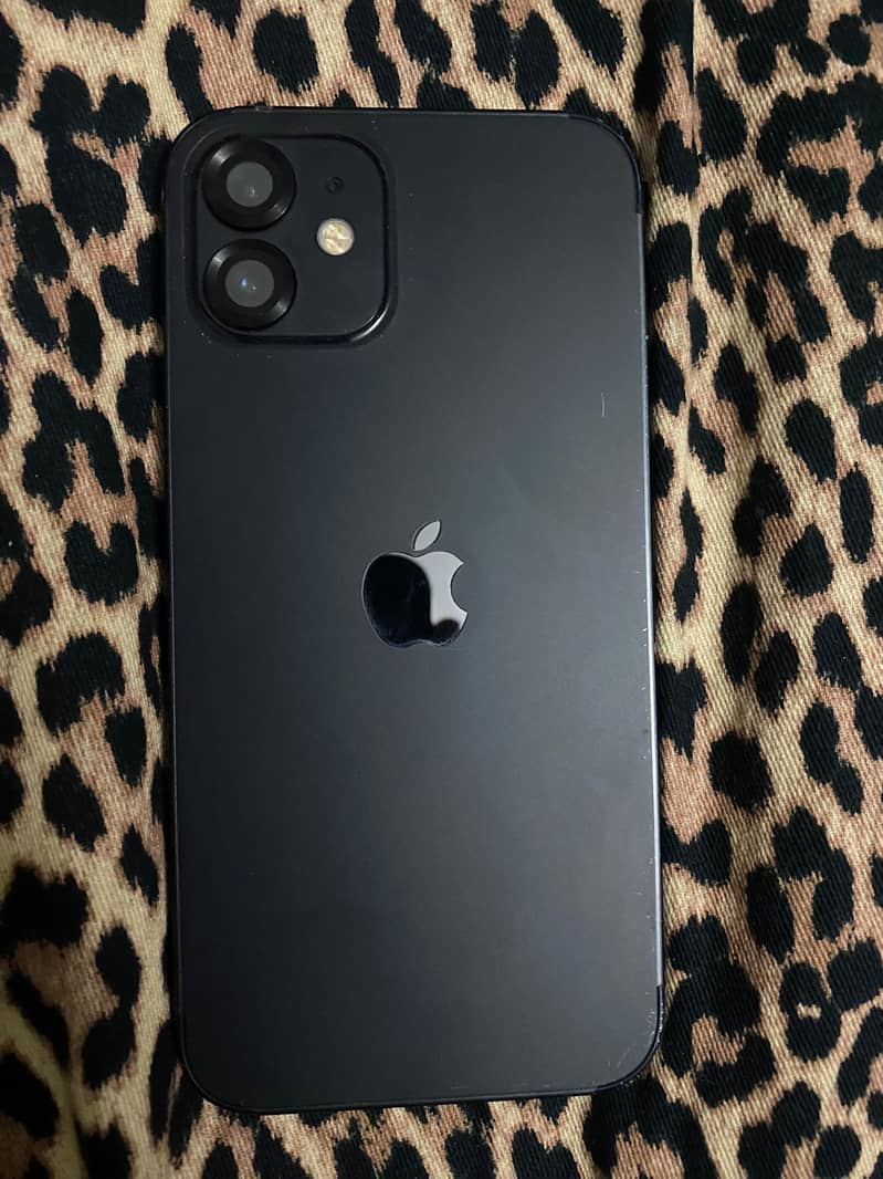 Apple iPhone 12 4