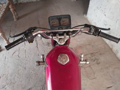 Honda 125 Red