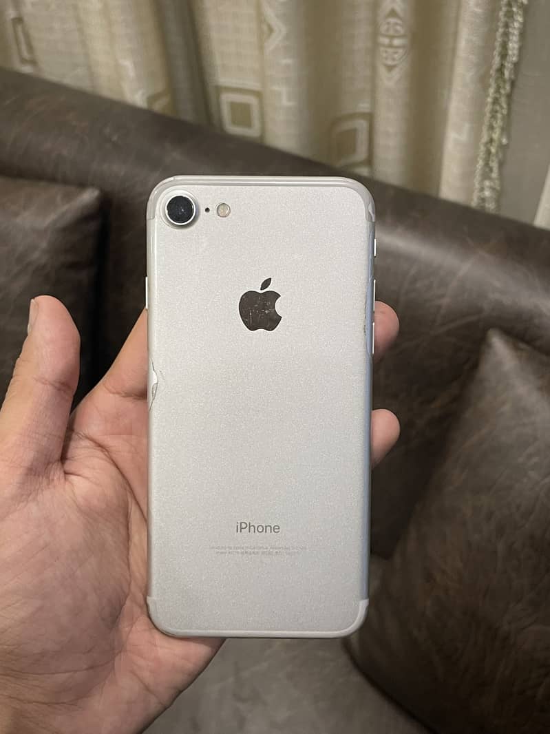 Apple iPhone 7 0
