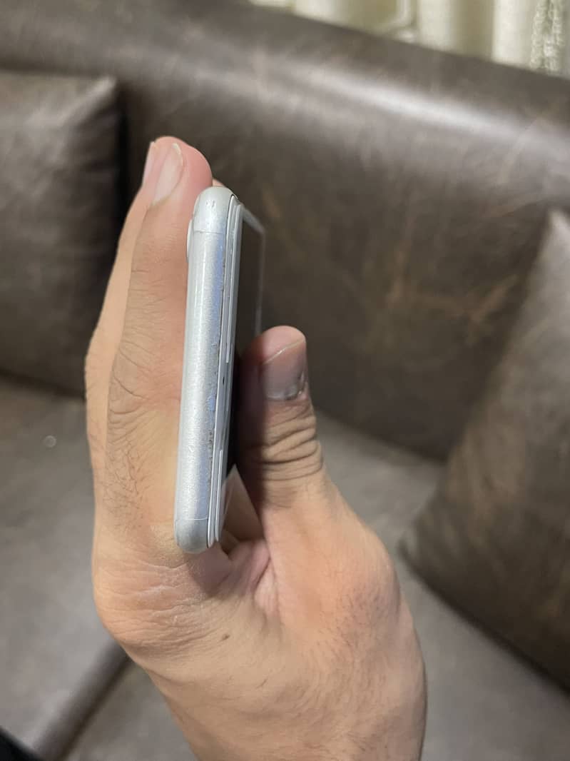Apple iPhone 7 2