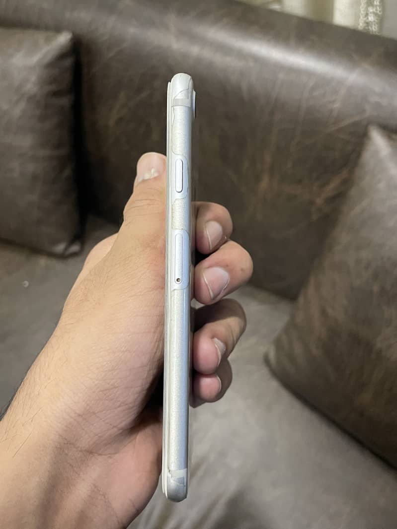 Apple iPhone 7 3