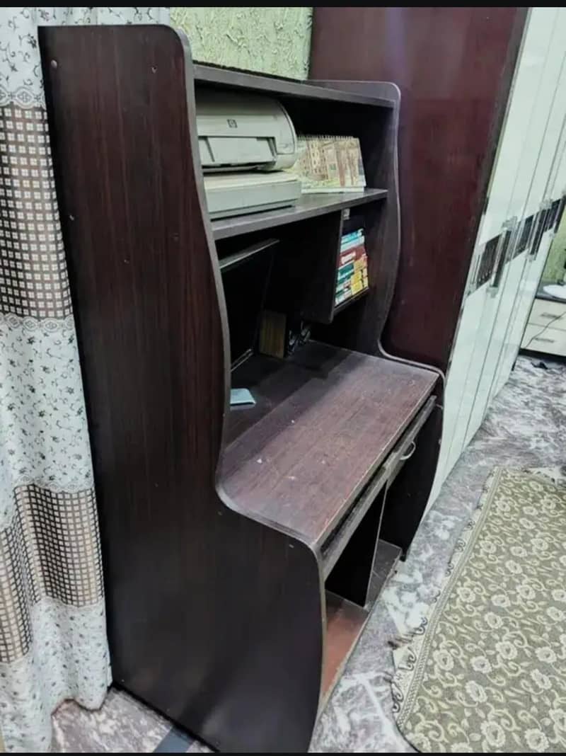 Computer table 1