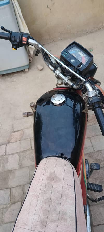 Honda 70.2012 ماڈل زبردست کنڈیشن