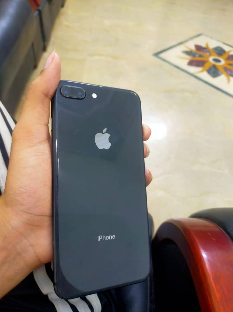Apple iPhone 8 Plus 0