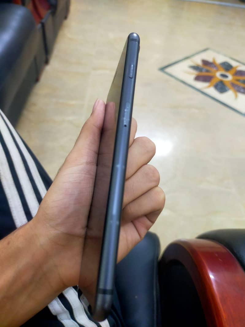 Apple iPhone 8 Plus 3