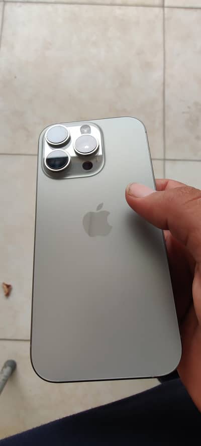 Apple iPhone 16 Pro watar pack
