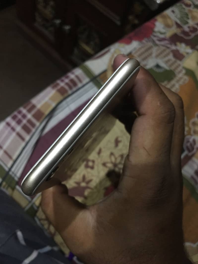 Apple iPhone 6S Plus 5
