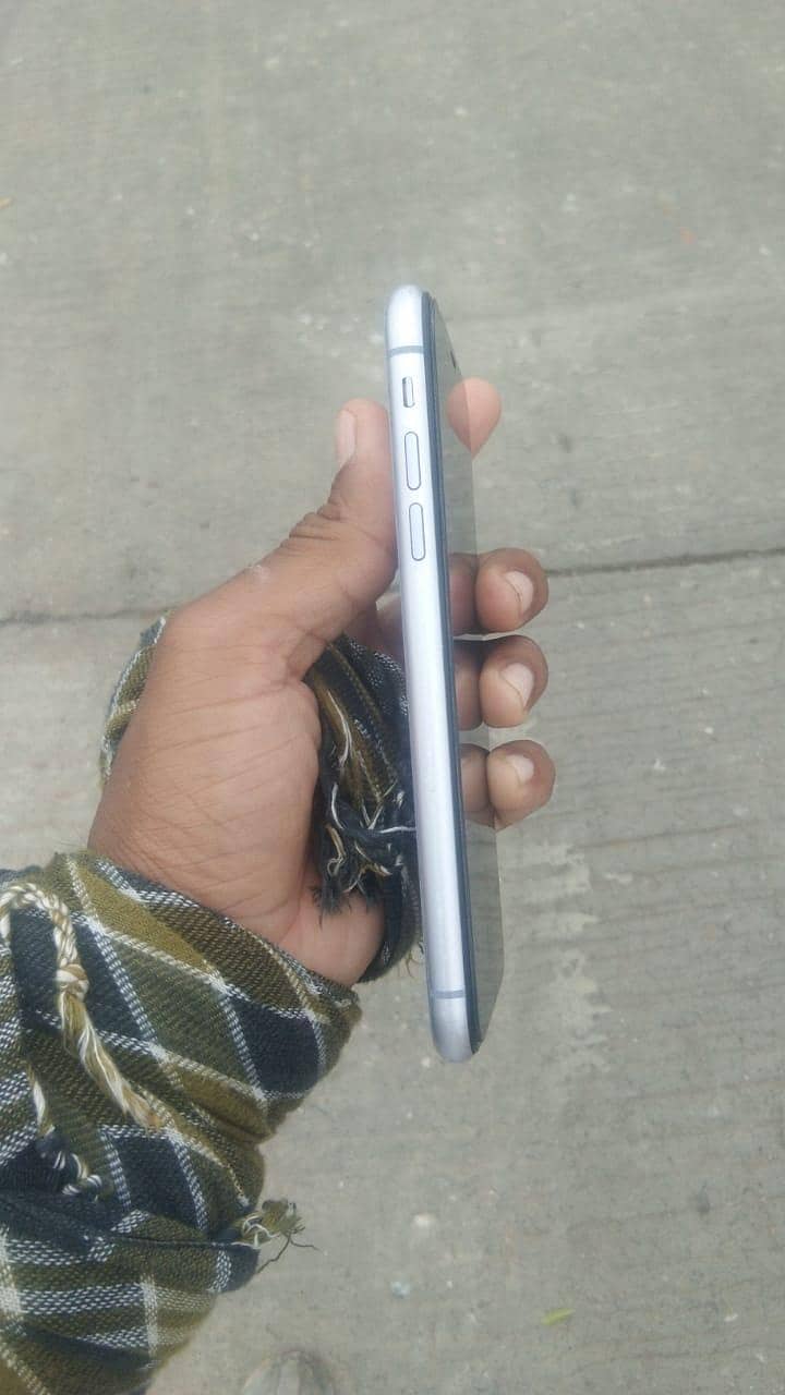 Apple iPhone 11 3