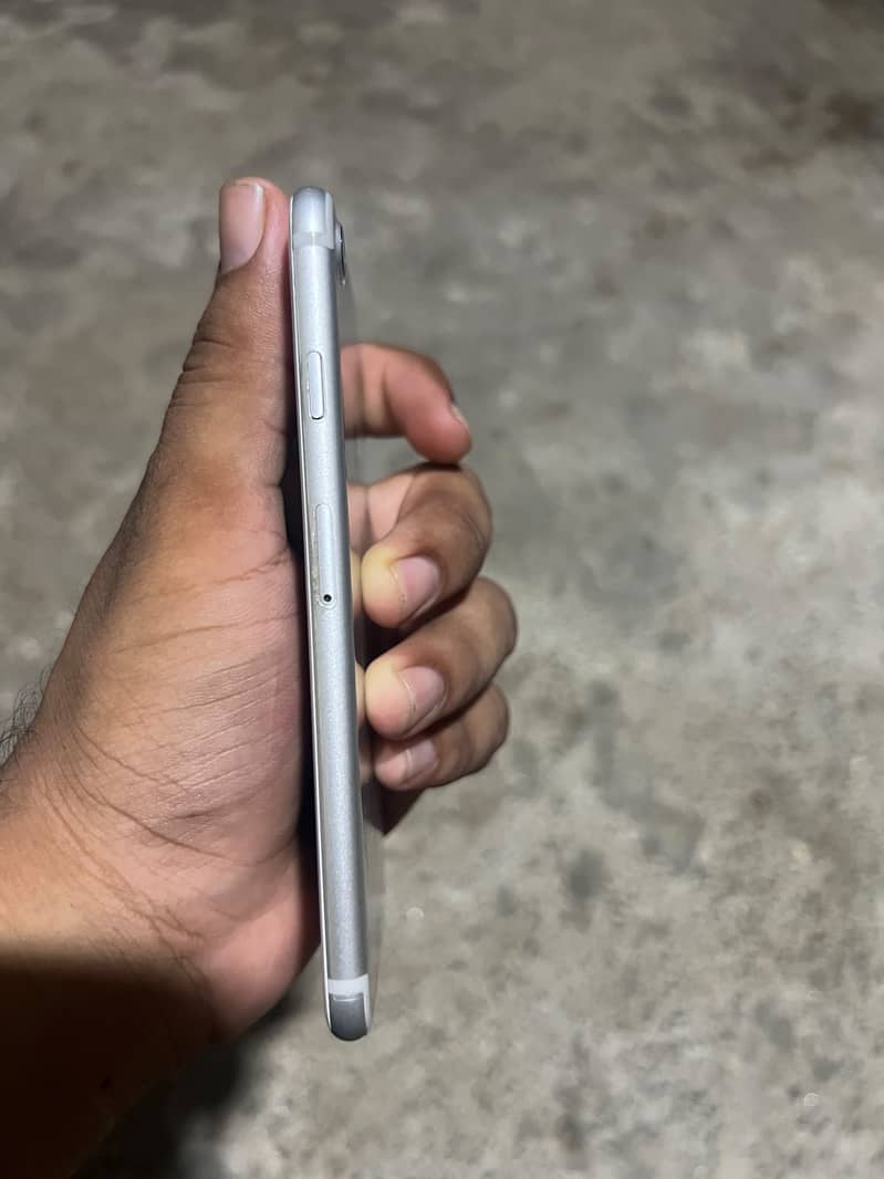 Apple iPhone 7 3