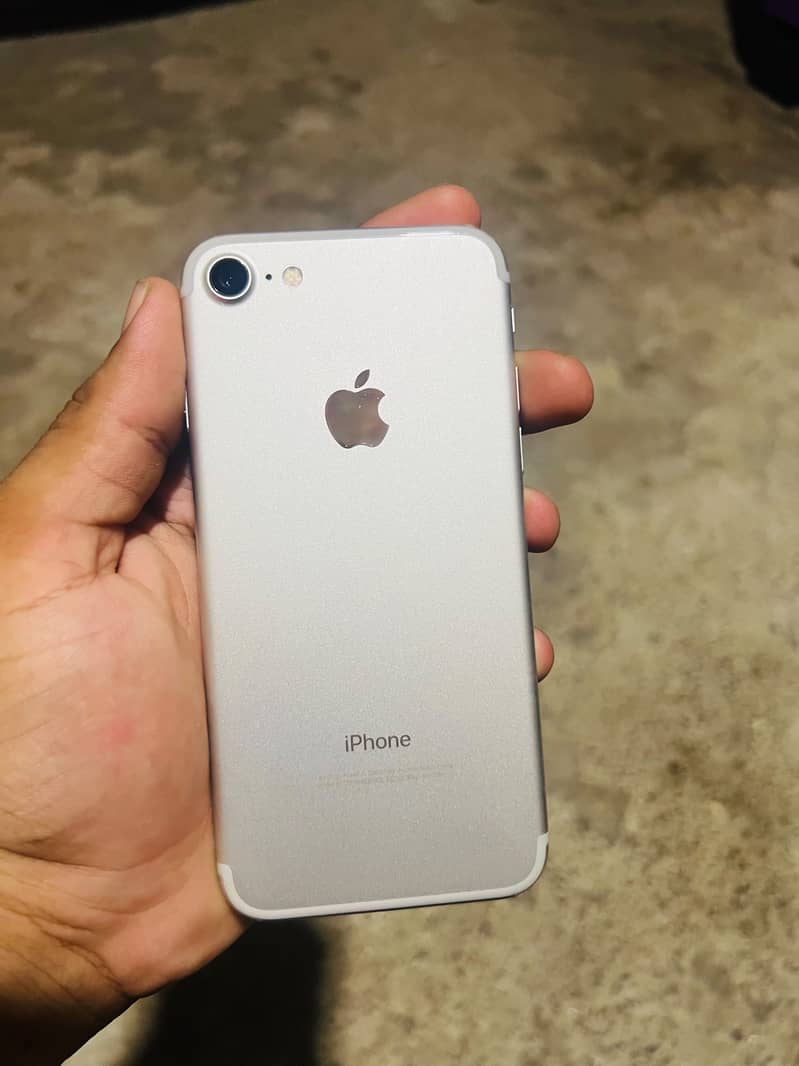 Apple iPhone 7 4