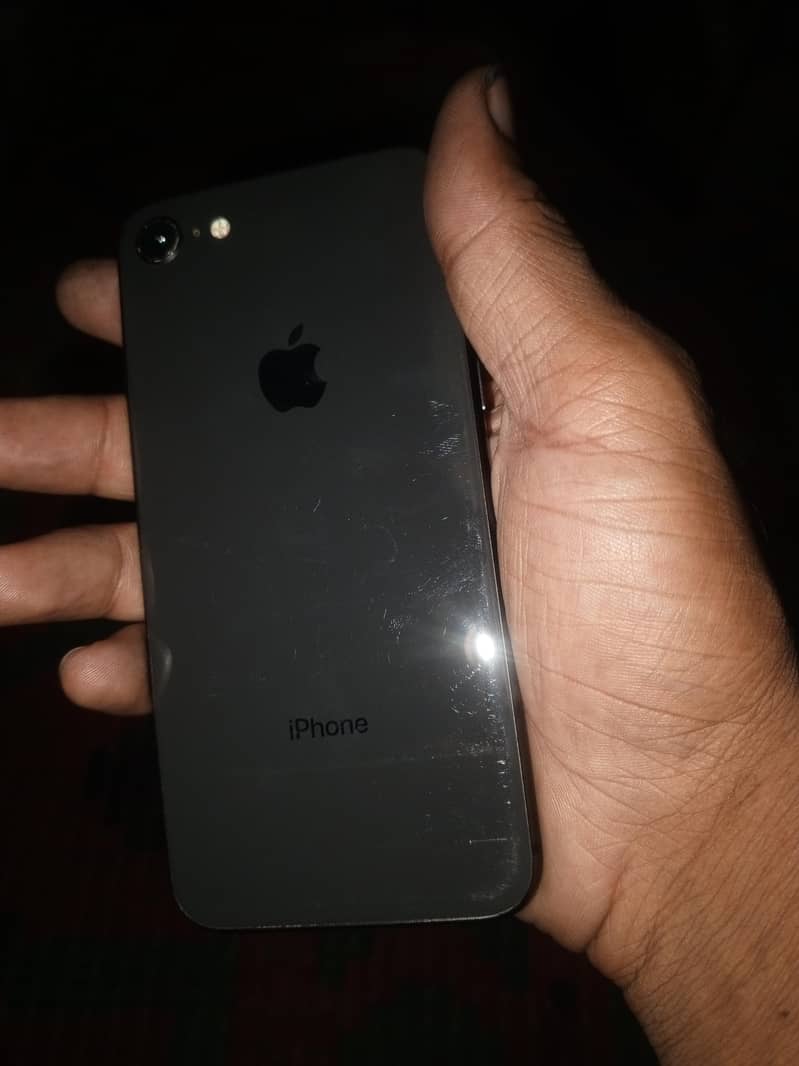 Apple iPhone 8 1