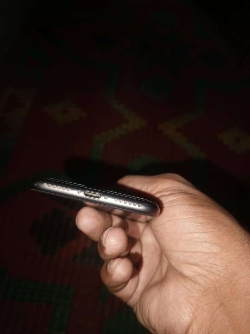 Apple iPhone 8 3