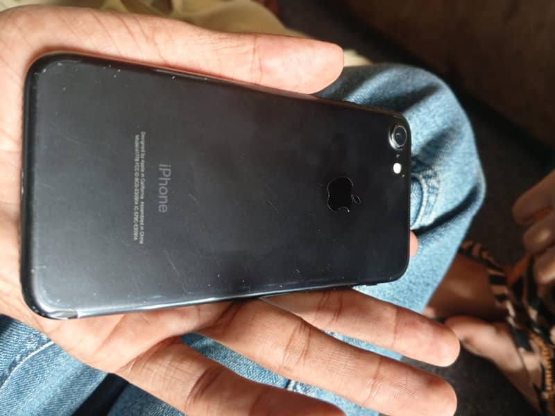 Apple iPhone 7 0