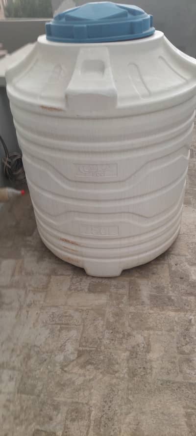 Water storage tank