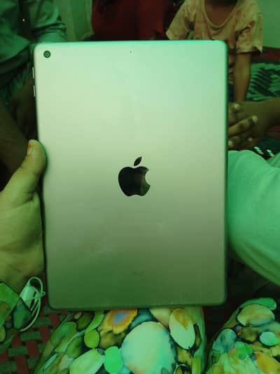 iPad 5th generation 32gb condition 10/7only finger off