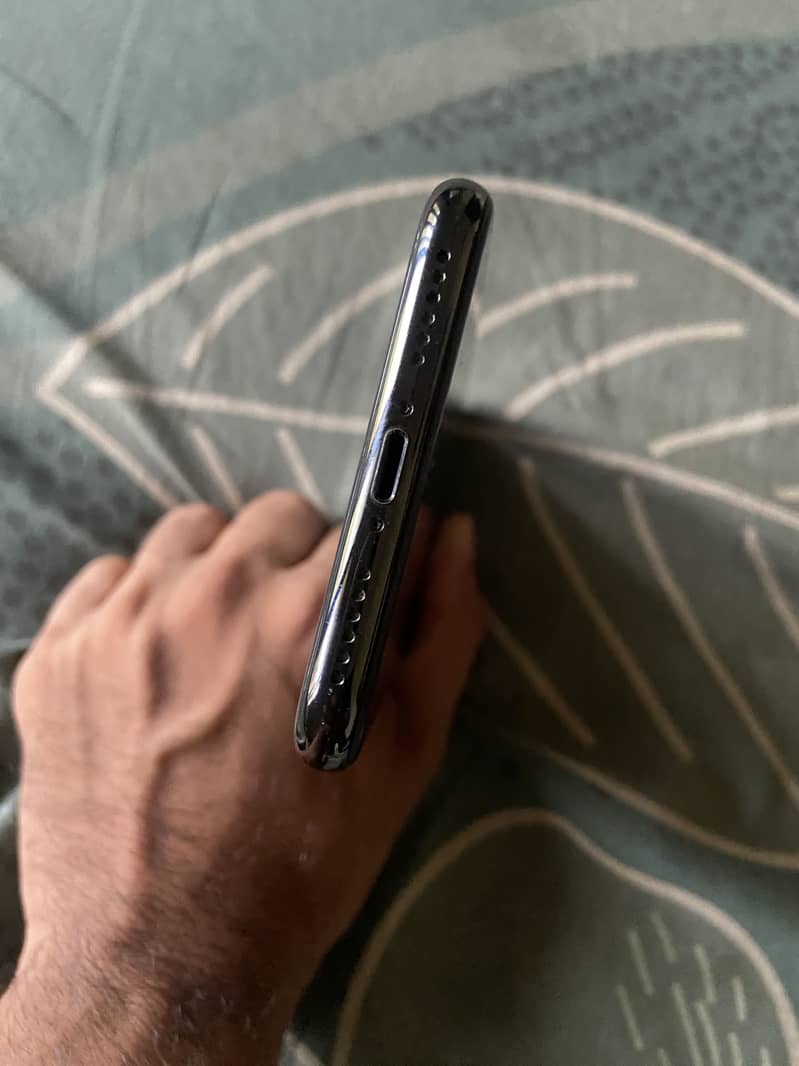 Apple iPhone X 3