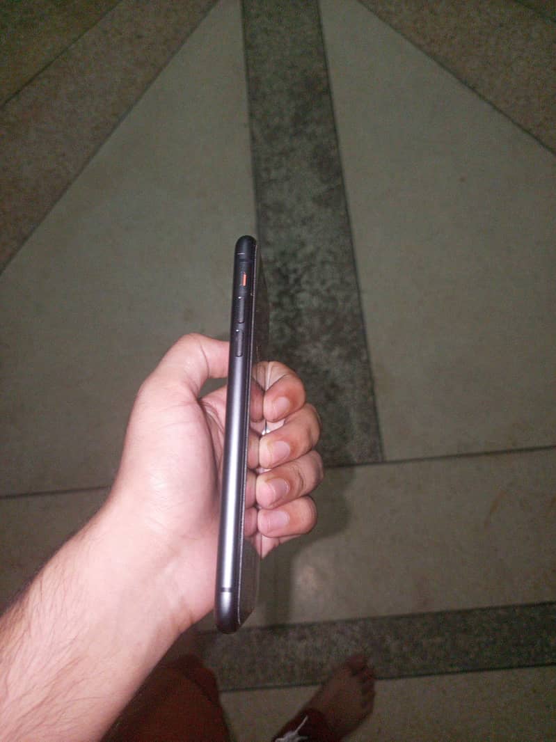 Apple iPhone 11 3