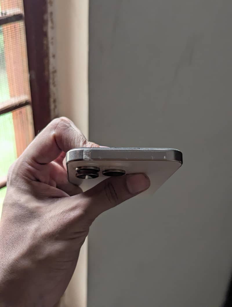 Apple iPhone 16 Pro Max 3