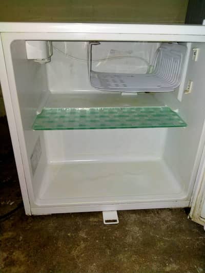 mini Fridge single door Excellent Condition