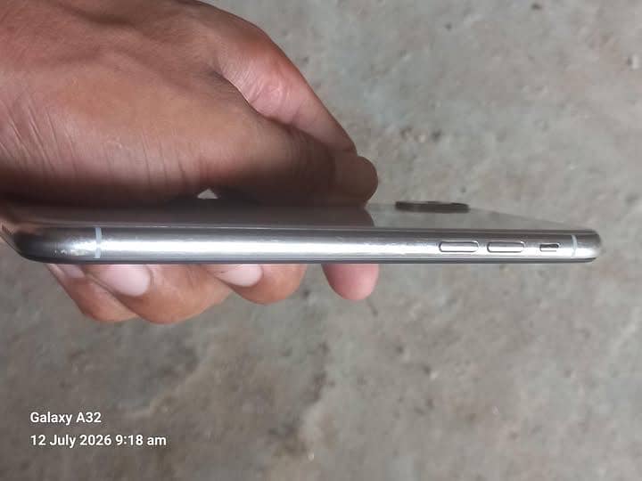 Apple iPhone X 0