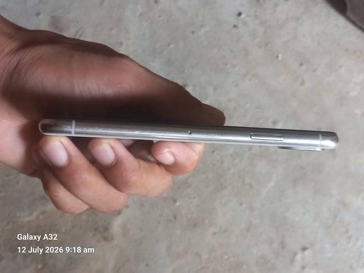 Apple iPhone X 3