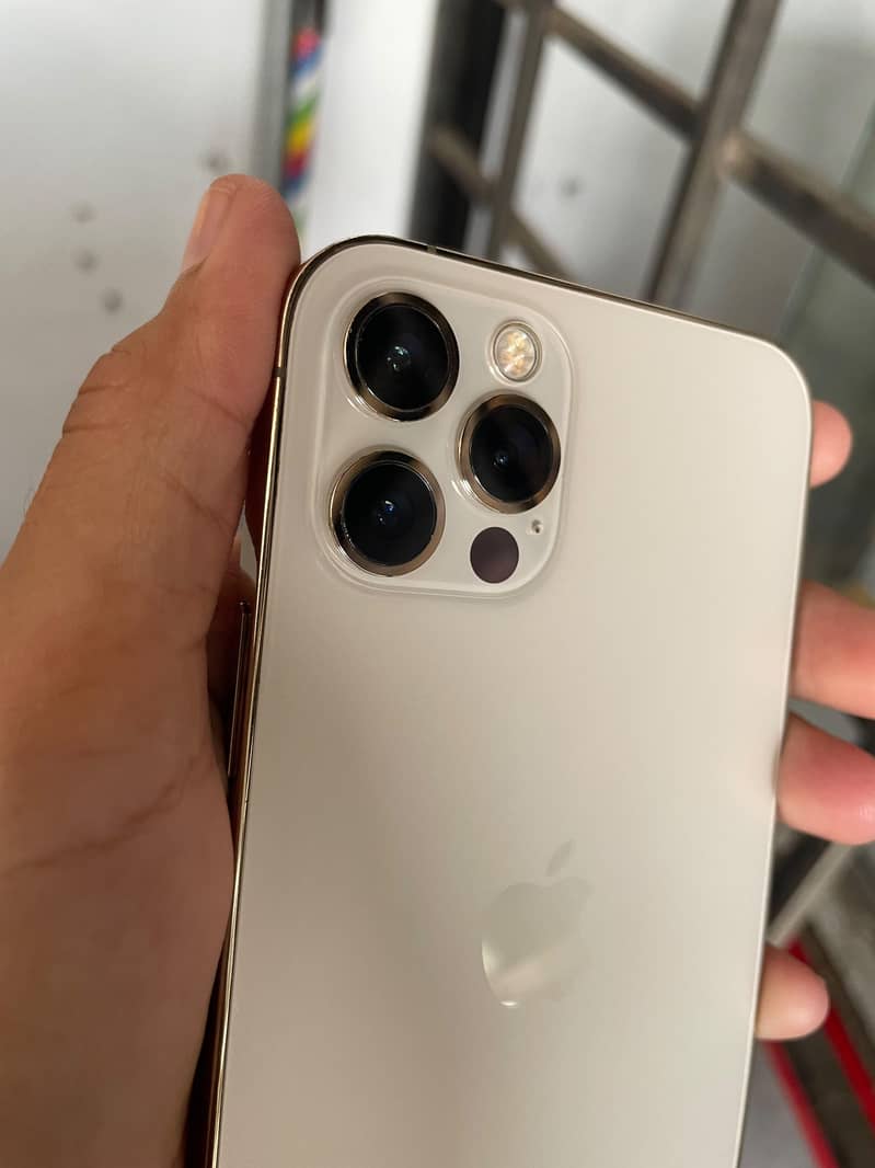 Apple iPhone 12 3