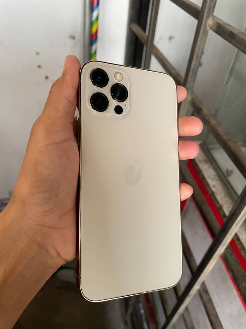 Apple iPhone 12 4