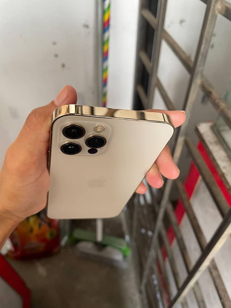 Apple iPhone 12 5