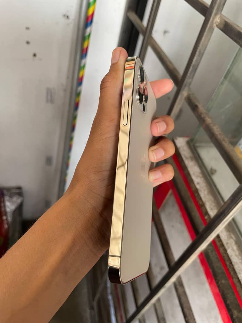 Apple iPhone 12 7