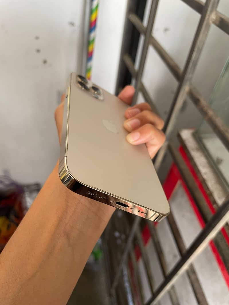 Apple iPhone 12 8