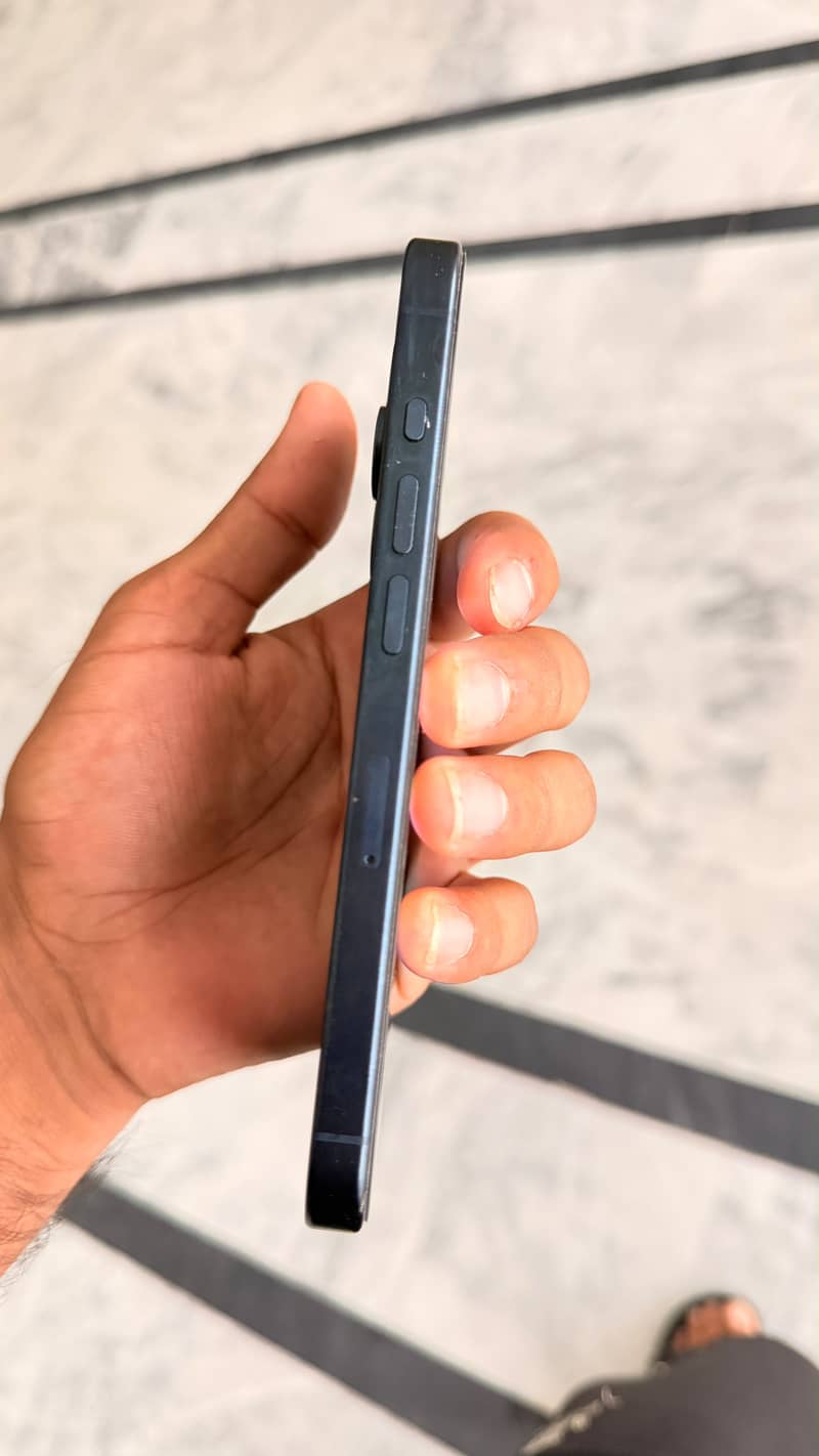 Apple iPhone 15 Pro 2