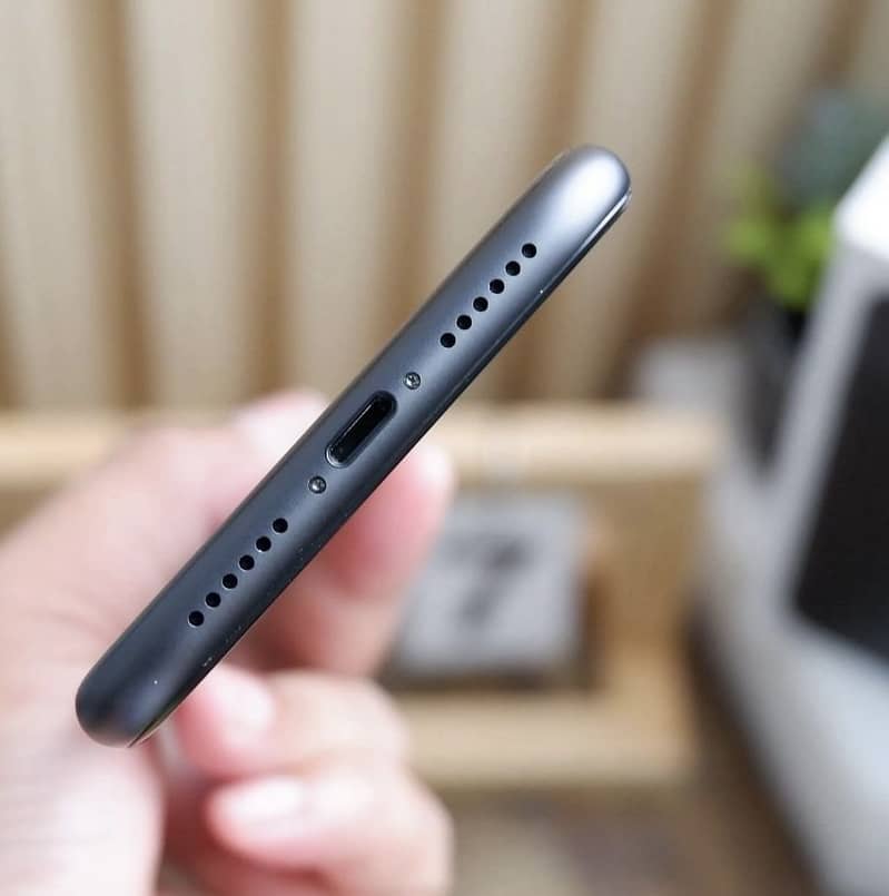 Apple iPhone 11 3