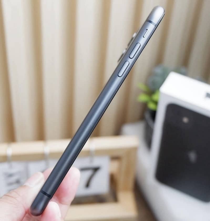 Apple iPhone 11 7