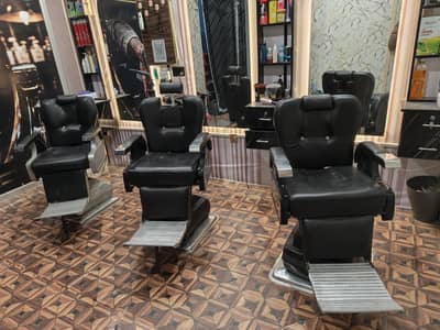 Man's saloon 3 chair complete setup for sale