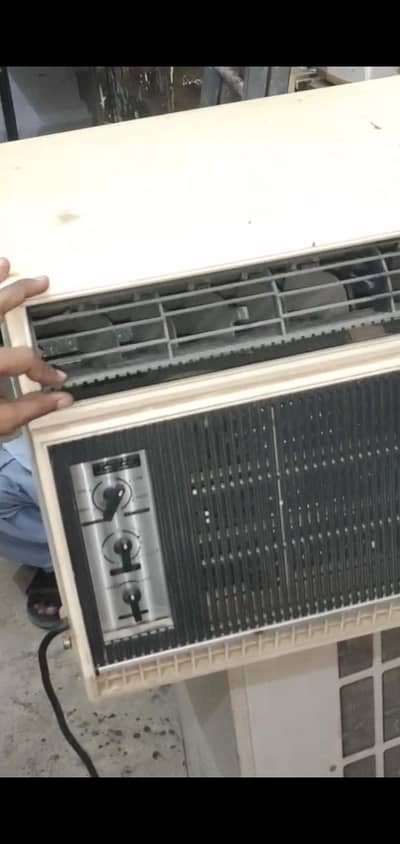 Window AC 1.5 Ton – Genuine Condition