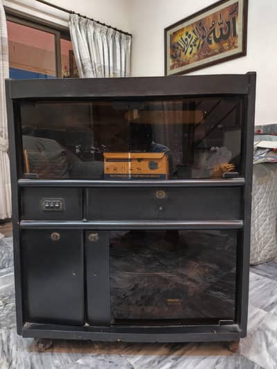 tv trolly in a very good condition